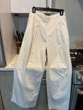 Abercrombie & Fitch white cotton pleated trousers pockets S short